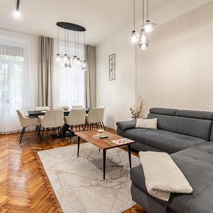 Luxe Appartement met Vier Slaapkamers